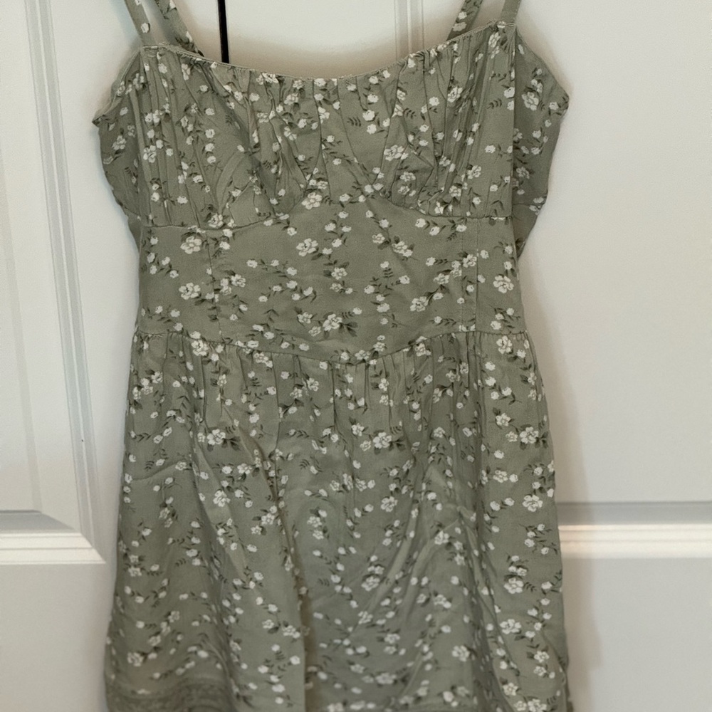 NWT-Hollister Green Mini Sundress With Embellished Flowers, Womens (XS) Clothing - Picture 11 of 13